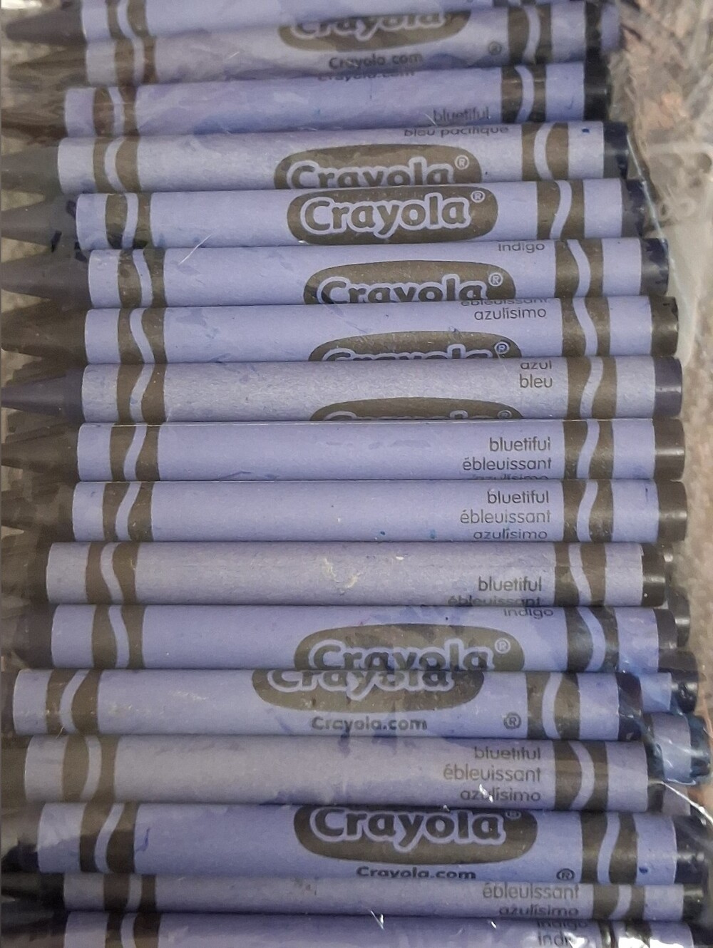 1.5lbs Crayola Crayons "Mixed Blues". 150+ Brand New Whole Crayons! Bulk Lot - Picture 3 of 7